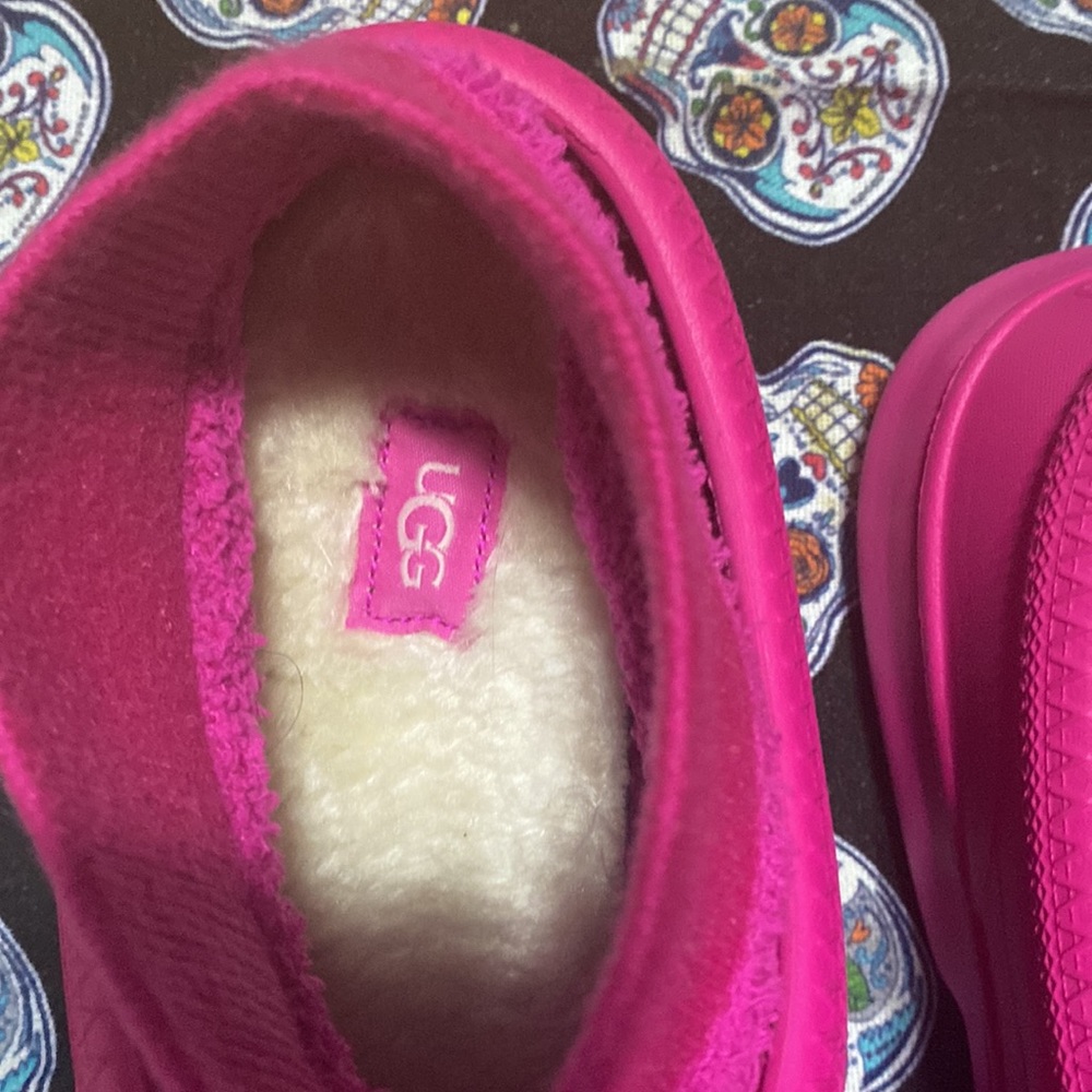 Uggs - Picture 3 of 4